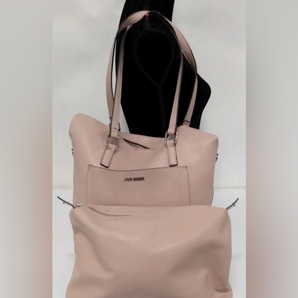 Steve Madden Handbags - Steve Madden Women's Beige Leather
Magnetic Double Handle Shoulder Bag
W/ Pouch